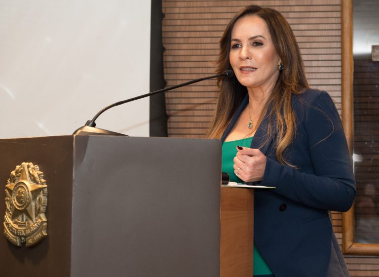 Saiu na Mídia – Telas e infância: quando o excesso vira risco