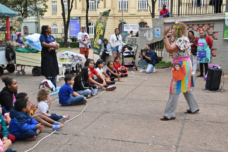 “CRM-MG na Praça” convida a viver um dia fora das telas e alerta para os riscos da hiperconectividade infantojuvenil